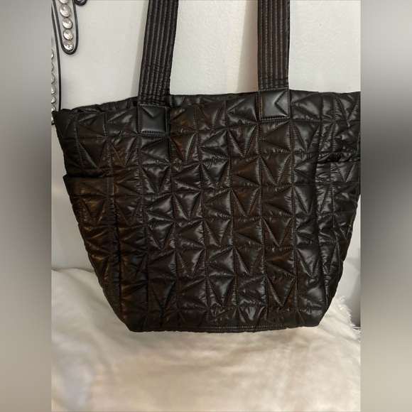 Michael Kors Winnie Quilted Nylon Black Large Tote 35TOUW4T3C - Picture 9 of 12